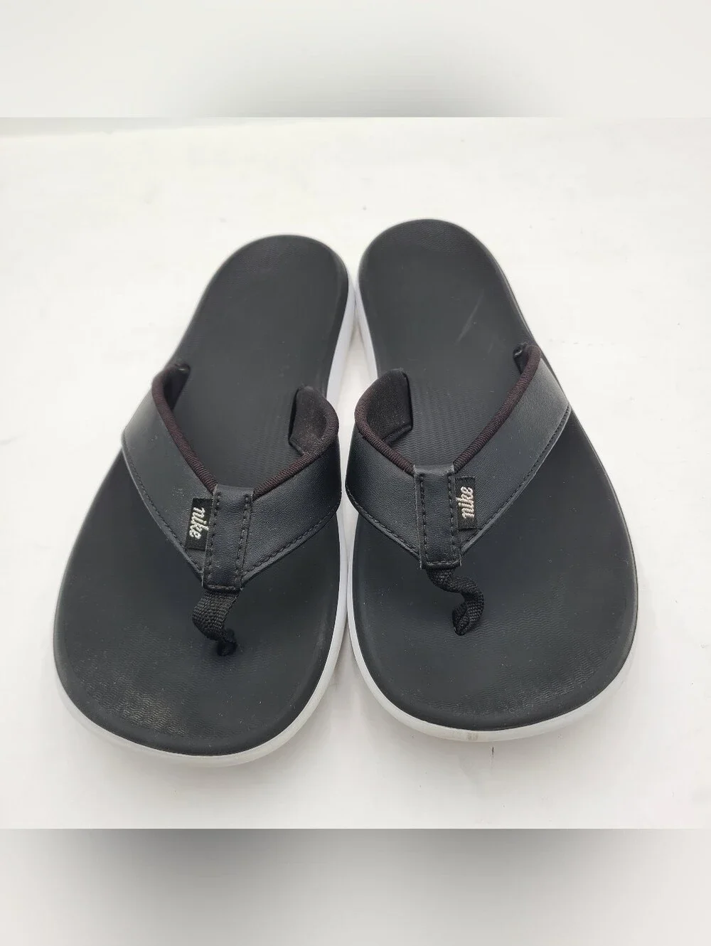 B41 Nike Bella Kai Women's Flip Flop Sandals Black/White AO3622-002 Sz 9